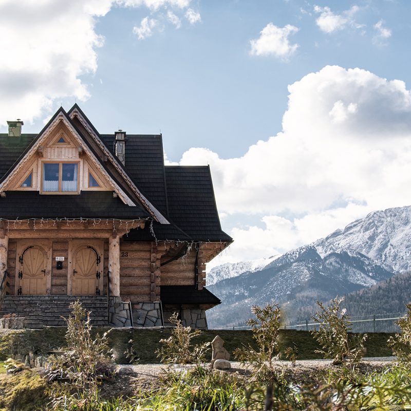 Wierchowa Chata Kościelisko dom góralski z widokiem na Tatry 97